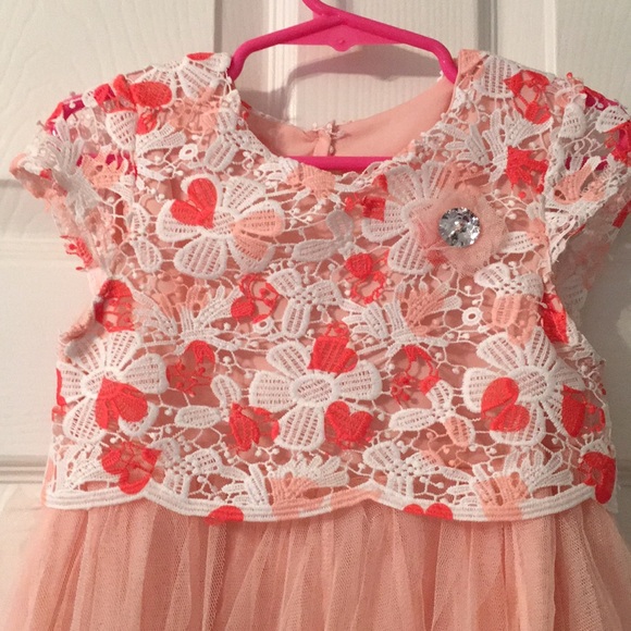Girls peach, coral, and white flowy dress - Picture 3 of 5